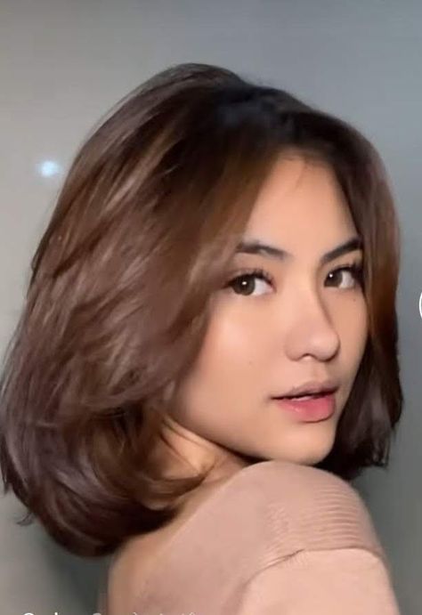 visit me Short Hair Model, Short Hair Tomboy, Asian Short Hair, Hair Inspiration Short, Hairstyles For Layered Hair, Haircuts For Wavy Hair, Haircuts For Medium Hair, Haircuts Straight Hair, Hair Stylist Life