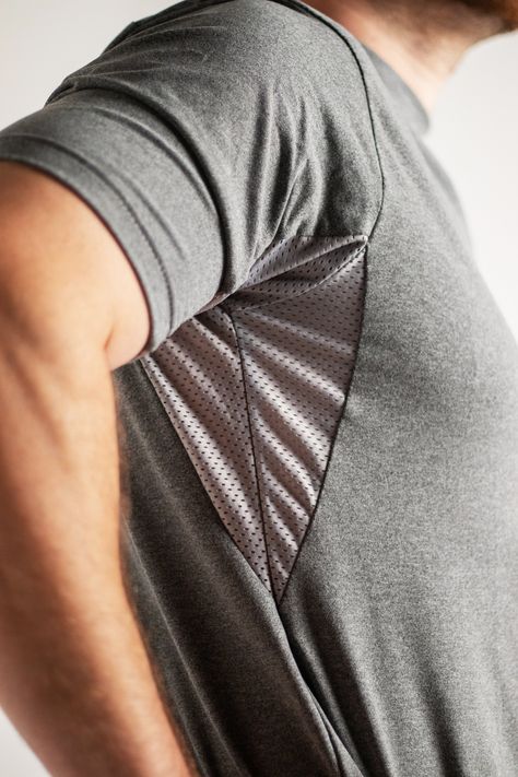 This T-Shirt is your go to for a new, purposeful approach to training. Designed to encourage you to perform more and achieve more. This performance top boasts fundamental technology for next-level results, with sweat-wicking properties and a lightweight polyester-nylon-elastane material that enables maximum movement and exertion. Accompanied with mesh panels under the arms for breathability. PRODUCT INFO Men's Training T-Shirt 83% Polyester, 14% Nylon, 3% Spandex Gymwear / Performance Wear Regul Active Wear Mens Style, New T Shirt Designs For Men, Active Wear Men, Mens Activewear Fashion, Men Gym Wear, Activewear Details, Sportswear Details, Sports Fashion Design, Men Sportswear