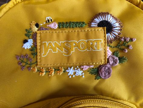 Jansport Embroidery Ideas, Embroidered Jansport Backpack, Backpack Embroidery Ideas Jansport, Embroidered Backpack Jansport, Jansport Embroidery, Backpack Embroidery, Clothing Painting, Mochila Jansport, Backpack Ideas