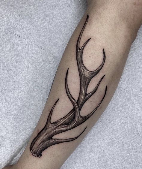 Deer Antler Chest Tattoo, Antler Arm Tattoo, Elk Antlers Tattoo, Gothic Deer Tattoo, Deer Antler Tattoos Men, Stag Antler Tattoo, Simple Antler Tattoo, Antler Collar Bone Tattoo, Antler Tattoo Design