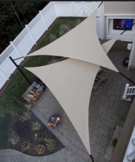 Outdoor Patio Shades, Shade Sail Installation, Deck Shade, Triangle Shade Sail, Pool Shade, Pergola Garden, Shade Sails, Diy Shades, Casa Country