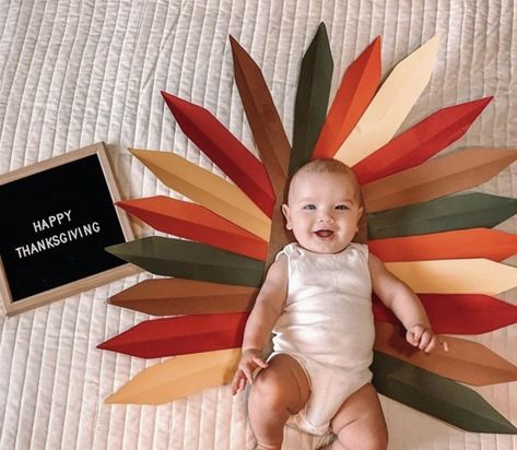 Thanksgiving Pictures Baby, Baby Thanksgiving Pictures, Thanksgiving Photoshoot Ideas, Thanksgiving Baby Pictures, Baby Holiday Pictures, Holiday Baby Pictures, Baby Holiday Photos, Fall Baby Pictures, Baby Thanksgiving