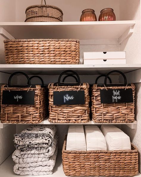 Wicker Basket Diy, Small Linen Closet Organization, Small Linen Closet, Linen Closet Organization Ideas, Small Linen Closets, Bathroom Linen Closet, Closet Organization Ideas, Linen Cupboard, Linen Closet Organization