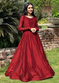 Long Frock Designs, Pakistani Fashion Party Wear, Fancy Dresses Long, Dress Design Patterns, Long Frocks, Soft Feminine, Pakistani Dress Design, Frock Design, Designs For Dresses