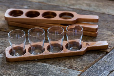 Single handcrafted pine beer flight paddle for sampling up to 4 beers. Beer Flight Paddle, Canada Birthday, Beer Flight, Cherry Stain, Tray Styling, Beer Tasting, Woodworking Plans Free, Easy Woodworking Projects, Wooden Tray