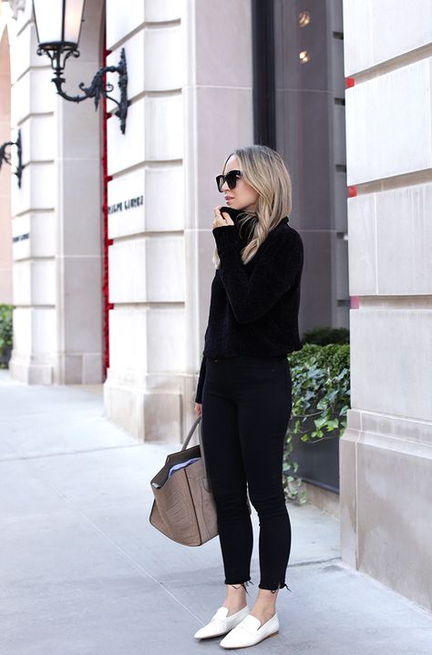 Fall Style: How to Style White Loafers. All black outfit with white loafers | Helena Glazer of Brooklyn Blonde Black Outfit White Shoes, White Loafers Outfit, Black And White Loafers, Black Loafers Outfit, Loafers For Women Outfit, Loafer Outfits, White Shoes Outfit, Best Loafers, Boho Store