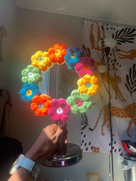 cute and colorful crochet puff flower mirror border 🌸🌼🪞 Mirror Border Ideas, Crochet Mirror Frame, Cozy Mirror, Crochet Mirror, Crochet Room, Clay Mirror, Flowers Mirror, Puff Flower, Mirror Border