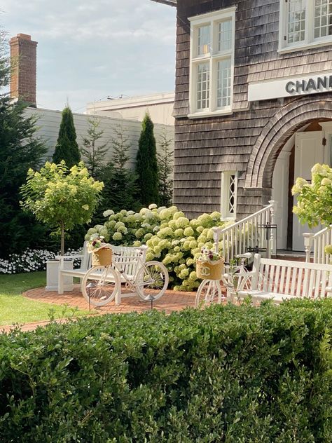 Luxury Hamptons Style, Hamptons Family Aesthetic, Hamptons Summer Style, Hamptons House Aesthetic, East Hamptons Aesthetic, Hampton House Exterior, Montauk Aesthetic, Hamptons Summer Aesthetic, Hamptons Trip