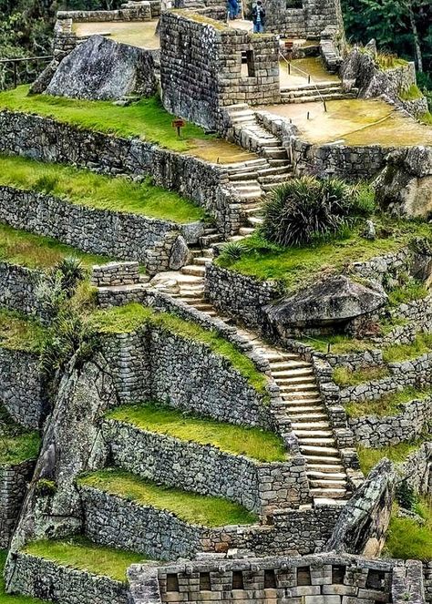 Machu Pichu Peru, Inca Architecture, South America Travel Destinations, Machu Picchu Peru, Stone Stairs, Stone Architecture, Ancient Buildings, South America Travel, Pictures Of People