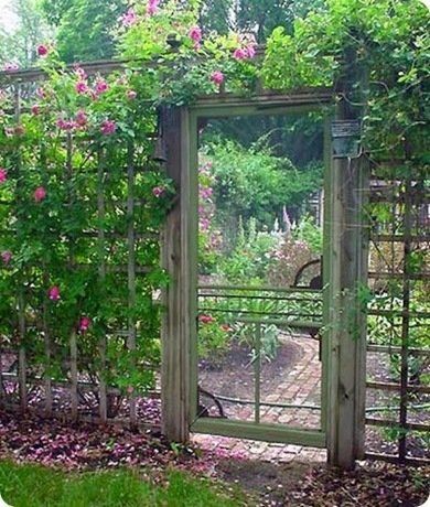 Old Screen Doors, Open Gate, Upcycle Garden, Have Inspiration, Garden Gate, Garden Doors, Garden Fencing, Garden Structures, Screen Door