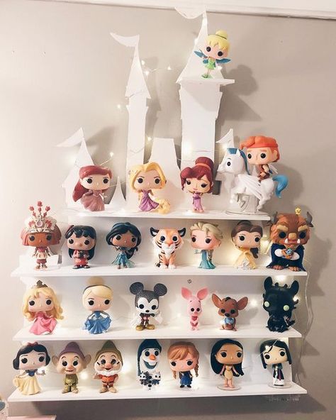 Pop Figure Display Ideas Aesthetic, Disney Funko Pop Display, Disney Doorables Display Ideas, Funky Pop Display Ideas, Funko Pop Aesthetic, Pop Vinyl Display, Funko Display Ideas, Funko Pop Display Ideas, Disney Funko Pop