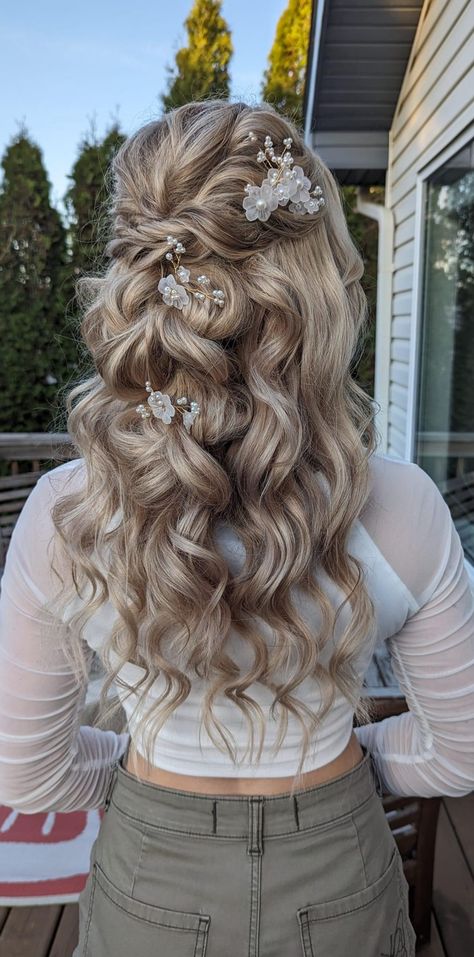 Half Up Hairdo Bridesmaid, Mermaid Curls Long Hair Wedding, Wedding Hair Country, Wedding Hairstyles For Blonde Hair, Bride Hairstyles With Extensions, Wedding Hairstyles Half Up Half Down With Braid, Platinum Blonde Wedding Hair, Long Bride Hair, Wedding Hair With Jewels