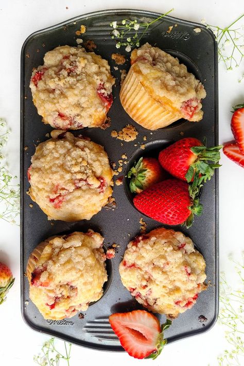 Baked Goods To Take To Work, Strawberry Crumb Muffins, Muffins With Strawberries, Easy Moist Muffins, Strawberry Strudel Muffins, Jumbo Strawberry Muffins, Sweet Treats Easy To Make Healthy, Strawberry And Cream Muffins, Fruity Baked Goods