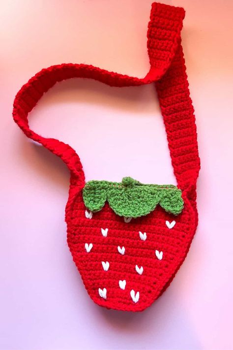 Free Crochet Strawberry Bag Pattern - thecaffeinatedsnail.com Strawberry Bag Pattern, Crochet Strawberry Bag, Strawberry Bag, Purse Patterns Free, Crochet Purse Pattern Free, Crochet Strawberry, Crochet Bag Pattern Free, Bag Pattern Free, Crochet Purse Patterns