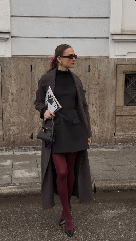 Dress With Coat Outfit, Christmas Formal Outfit, Black And Burgundy Outfit, Burgundy And Black Outfit, Spring Workwear, Burgundy Tights, Colored Tights Outfit, Strapless Dress Black, Casual Oufits