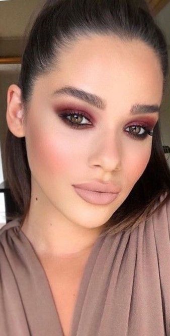 Makeup Inspiration Glam, Burgundy Makeup Look, Burgundy Eye Makeup, Burgundy Makeup, Peekaboo Highlights, Party Make-up, Prom Makeup Looks, Make Up Inspiration, Make Up Videos