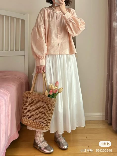 Cute Outfit With Long Skirt, Cool Tone Clothes, Tops For Long Skirts, Plus Size Aesthetic Outfits, Modest Girly Outfits, Girly Style Outfits, Simple Casual Outfits, Mori Fashion, Modesty Outfits