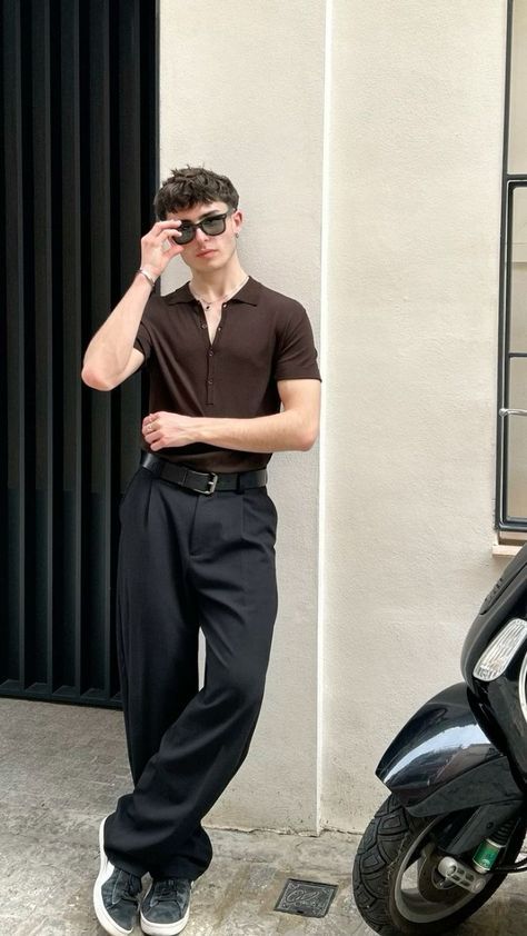 Vintage Formal Outfit Men, Italian Outfit Men, Italian Aesthetic Outfit, Cargo Outfits, Aesthetic Hombre, Office Old Money, Old Money Fashion, Men Fashion Photoshoot, Black Outfit Men