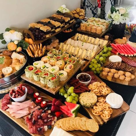 Birthday Appetizers, Snack Platters, Birthday Catering, Birthday Snacks, Birthday Party Snacks, Snack Platter, Meat Platter, Party Food Buffet, Grazing Table