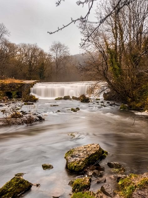 Monsal Dale and Wye Valley - A 10 km Circular Walk - Kitti Around the World Wye Valley, White Lodge, Walking Routes, Picnic Spot, River Art, Travel Hiking, Hiking Trip, Tea Room, The Locals