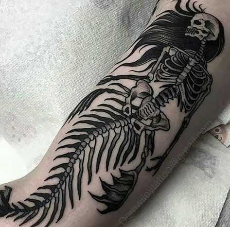 25 Beautiful Tattoo Sleeve Ideas for Women - Mom's Got the Stuff Tropisches Tattoo, Tropical Tattoo, Skeleton Tattoo, Mermaid Skeleton, Kunst Tattoos, Tattoos Mandala, Skeleton Tattoos, Theme Tattoo, Tattoos Geometric