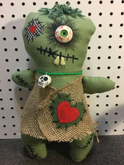 Hand Sewn Monster Dolls, Ugly Dolls Diy, Clay Eye, Dammit Doll, Zombie Dolls, Sock Dolls, Scary Dolls, Ugly Dolls, Art Dolls Cloth