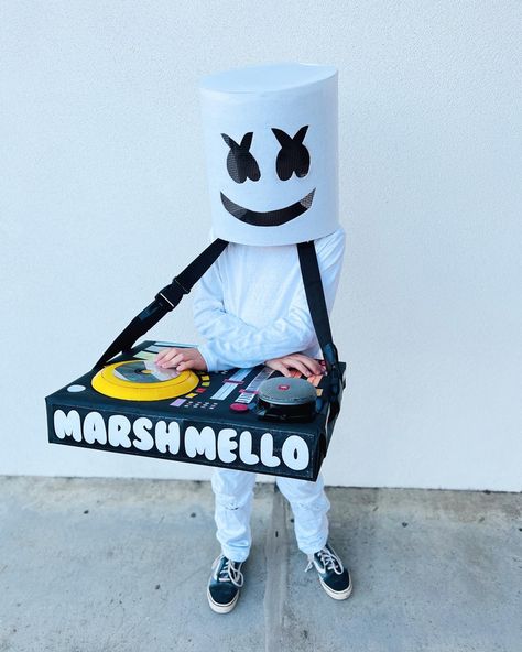 Marshmellow Dj Costume Diy, Diy Dj Turntable Costume, Dj Costume For Kids, Dj Marshmello Costume, Marshmello Costume, Teacher Book Character Costumes, Marshmallow Costume, Dj Costume, Counseling Room