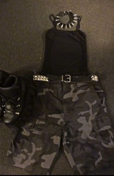 Punk Goth Outfits 2000s, Emo Camo Outfits, Camo Goth Outfits, Mall Punk Outfits, Alternative Shorts Outfits, Metalhead Goth Outfit, Summer Mall Goth Outfits, Mall Goth Inspo Outfits, 2000 Mall Goth