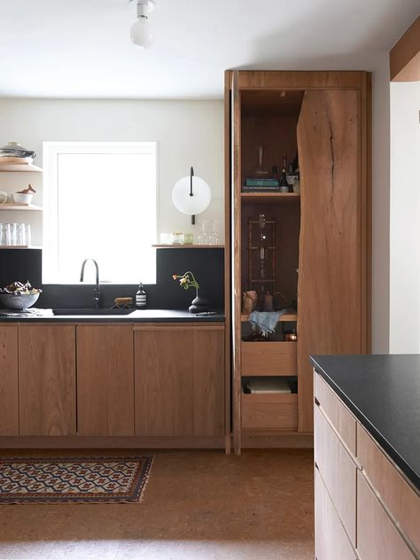 Craftsman Home Kitchen, Scream 90s, Modern Walnut Kitchen, Beech Kitchen, Cherry Wood Kitchen Cabinets, Cherry Wood Kitchens, Cherry Wood Cabinets, Residential Kitchen, Black Cherry Wood