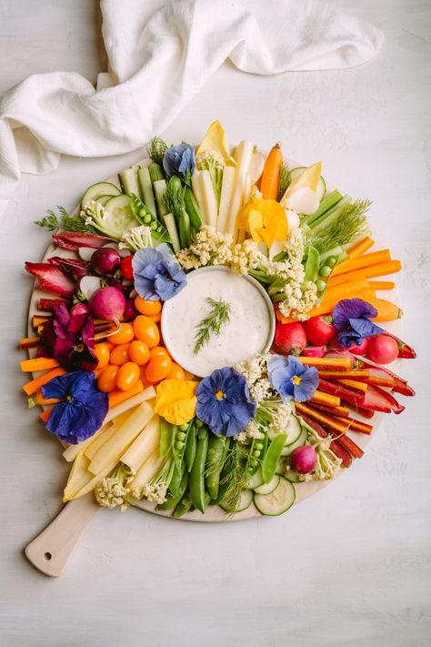 Crudite Platter, Rainbow Carrots, Spring Dinner, Charcuterie Inspiration, Spring Brunch, Party Food Platters, Charcuterie Recipes, Shepherd's Pie, Veggie Tray