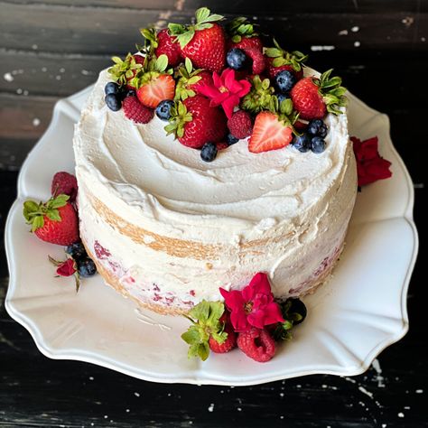 Angel Cake With Fruit, Katie Lee Biegel Angel Food Cake, Angel Food Cake For Birthday, Angel Food Cake Decoration, Angel Food Wedding Cake Ideas, Angel Food Smash Cake, Angel Food Cake With Strawberry Frosting, Angel Food Cake Muffins, Ranch To Table Strawberry Cake