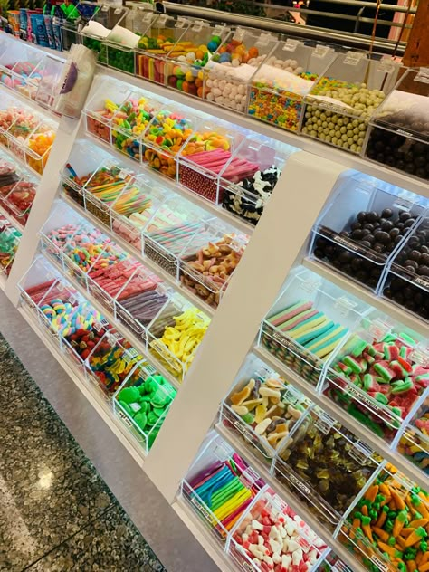 Candy Store Display Shelves, Retail Store Wall Design, Candy Stand Ideas, Candy Station Ideas, Candy Booth, Candy Store Design, Candy Store Display, Cake Shop Design, Pet Cafe