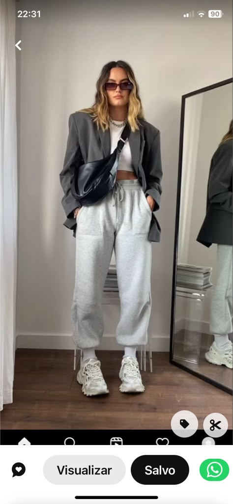 Sweatpants Outfit Women, Gray Sweatpants Outfit, Sporty Chic Outfits, Casual Sporty Outfits, Looks Street Style, Sporty Outfits, Blazer Outfits, Outfit Inspo Fall, Autumn Outfit