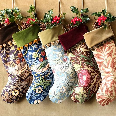 William Morris Christmas, Christmas Study, Traditional Christmas Stockings, Unique Christmas Stockings, Stocking Ideas, Vintage Christmas Stockings, Vintage Inspired Christmas, Christmas Stockings Diy, Floral Christmas