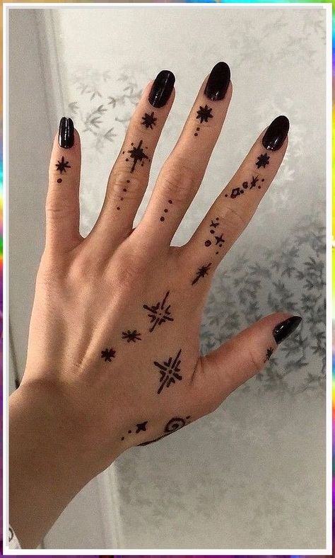 Henna Tattoo Designs Modern, Hena Design Simple Easy Aesthetic, Alternative Henna Designs, Henna Designs Halloween, Henna Inspo Aesthetic, Simple Basic Mehndi Designs, Henna Nail Design, Henna On Fingers, Mushroom Henna