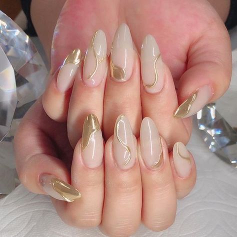 White And Gold Nail Ideas, Nails White And Gold, Elegant Touch Nails, Art Designs Ideas, Beige Nails, Minimal Nails, Casual Nails, Almond Acrylic Nails, Clear Nails