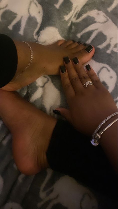 Manicure No Acrylic, Black Feet Nails Pedicures, Mani Pedi Aesthetic, Black Toes And Nails, Nails And Pedicure Ideas, Black Toes Black Women, Black Hands Nails, Black Toes Polish, Acrylic Toes Black