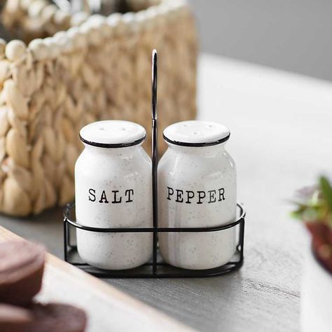 Speckle Salt and Pepper Shakers with Caddy At Kirklands for 9.99! Salt Lamp Decor, Salt And Vinegar Potatoes, Salt Scrub Diy, Salt Dough Crafts, Metal Caddy, Salted Caramel Cupcakes, Salted Caramel Cake, Salted Caramel Ice Cream, Caramel Chocolate Chip Cookies