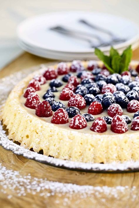 Almond Sponge Cake, Lemon Juice Benefits, Italian Chocolate, Almond Cake Recipe, Frozen Lemon, Italian Cream, Italian Pastry, Types Of Desserts, Chocolate Pastry