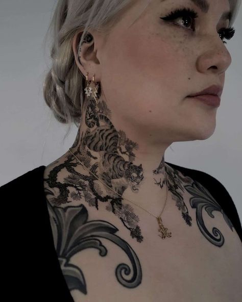 Side Neck Tattoo For Guys, Chest Tattoo Female Upper, Chest Neck Tattoo, Neck Tattoo Women, Flower Neck Tattoo, Collar Tattoo, Front Neck Tattoo, Full Neck Tattoos, Nape Tattoo