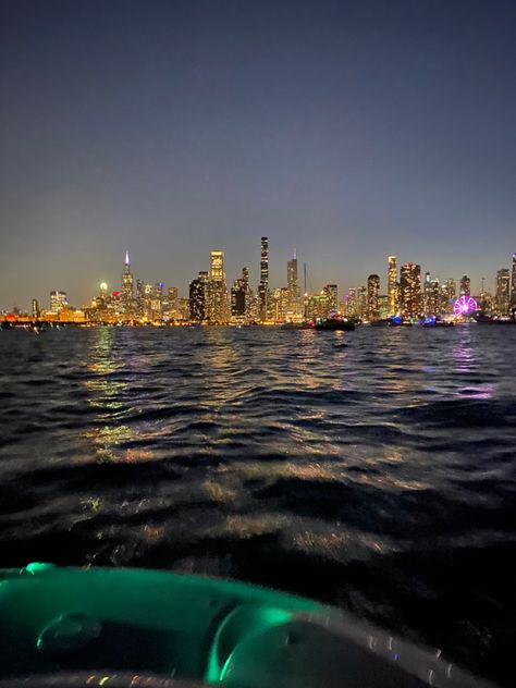 chicago skyline #chicago #sunset #skyline #inspiration #instagram #aesthetic #summer #summeractivityideas Sunset Chicago, Chicago Sunset, Chicago Summer Aesthetic, Chicago Summer, Chicago Skyline, Travel Goals, Summer Activities, Beautiful Wallpapers, Summer Aesthetic