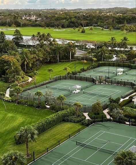 Paradise Tennis Courts Aesthetic, Tennis Club Design, Country Club Tennis, Tennis Court Design, Boat Outfit, Yacht Outfit, Old Money Aesthetics, Country Club Aesthetic, Club Vibes