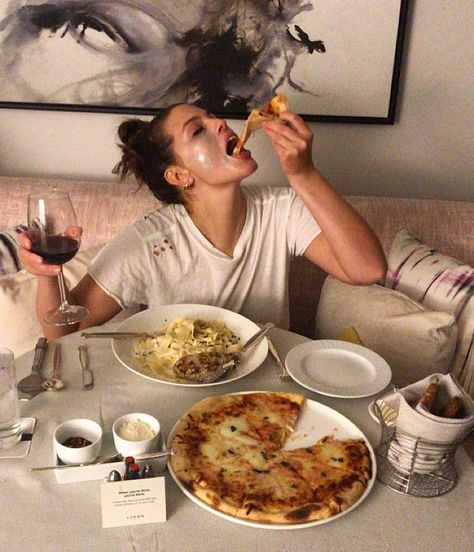 Livin The Dream, Eating Pizza, Diet Menu, Ashley Graham, Dog Snacks, Barbara Palvin, Jolie Photo, Sports Illustrated, Just Girl Things