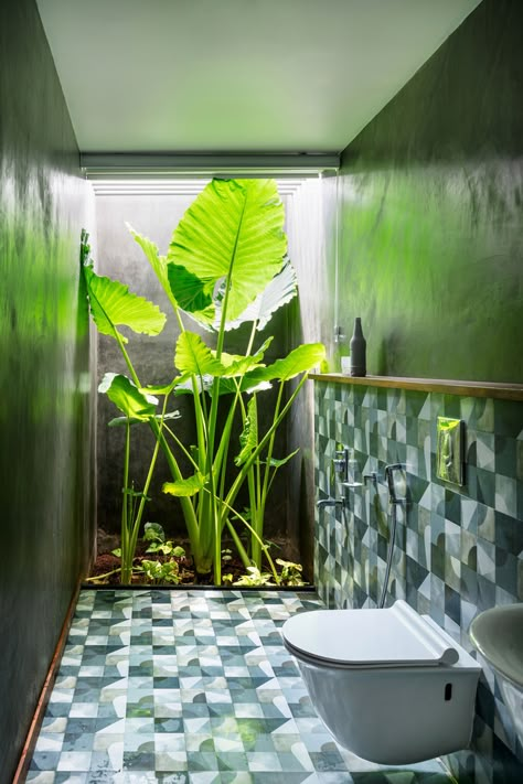 Gallery of CAER House / Encasa Archstudio - 4 Tropical Bathrooms, Modern Tropical House, Tropical Bathroom, Outdoor Bathroom, Washroom Design, Outdoor Bathrooms, Toilet Design, Tropical House, Modern Tropical