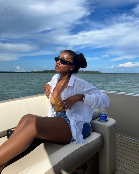 Boat Outfit Black Women, Boating Outfit Women, Lake Vacation Outfits, Beach Attire For Women, Boat Day Outfit, Lake Outfit Summer, Boat Party Outfit, Trip Outfit Summer, Lake Outfit