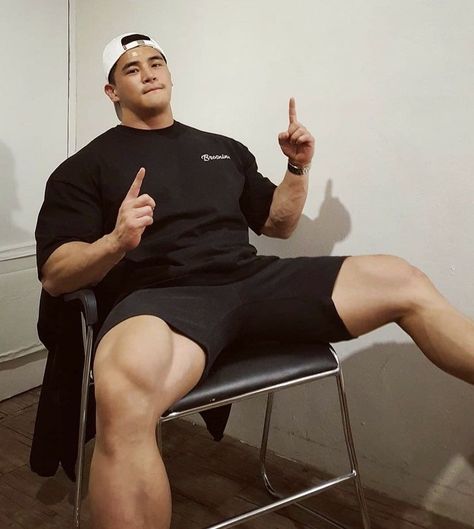 Burly Man Aesthetic, Manspreading Pose Reference, Chubby Boy Aesthetic, Cute Chubby Guys, Big Muscular Men, Thick Guys, Asia Men, Stocky Men, Chubby Boy