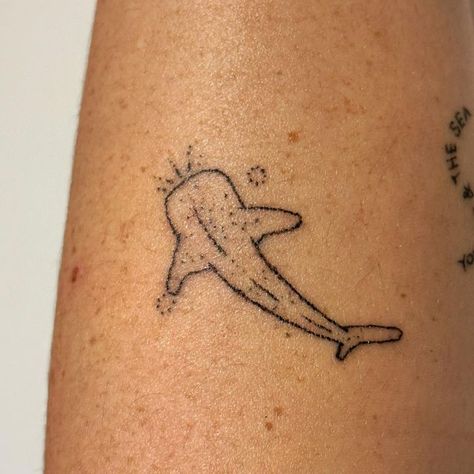 Grace Mills on Instagram: "Finally gave myself another tattoo last weekend! Little whale shark friend! #stickandpoke #handpoked #stickandpoketattoo #handpokedmelbourne #whaleshark #whalesharktattoo" Mini Whale Shark Tattoo, Tiny Whale Shark Tattoo, Shark Stick And Poke Tattoo, Whale Stick And Poke, Wale Shark Tattoos, Shark Matching Tattoo, Whale Shark Henna, Whale Sharks Tattoo, Simple Whale Shark Tattoo