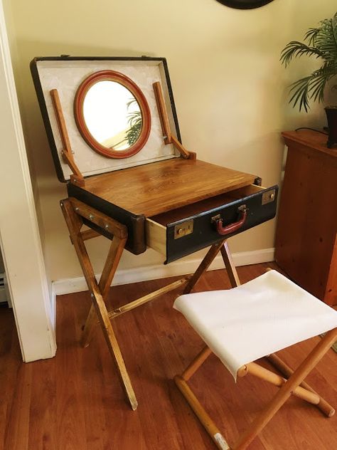 Destinations Vintage... Upcycled & Repurposed Stuff Luxury Makeup Vanity, Vintage Suitcase Decor, Suitcase Furniture, Makeup Vanity Ideas, Explorer Style, Vintage Explorer, Suitcase Decor, Diy Suitcase, Campaign Furniture