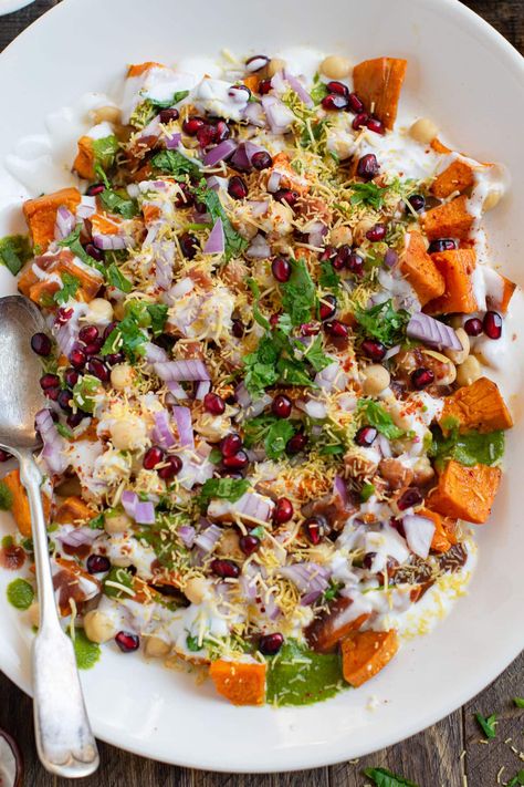 Sweet Potato Chaat Indian Snacks, Healthy Chat Recipe, Indian Style Salad, Sweet Potato Indian Recipes, Indian Sweet Potato Recipe, Indian Potato Salad, Sweet Potato Chaat, Healthy Chaat Recipes, Chaat Masala Recipe