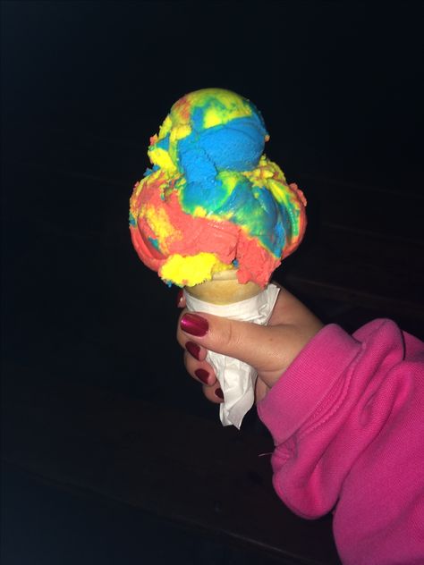 Ice Cream Nostalgia, Superhero Ice Cream, Superman Ice Cream Aesthetic, Super Man Ice Cream, Superman Ice Cream, Fancy Ice, Ice Cream Photography, Rainbow Ice Cream, Frozen Snack